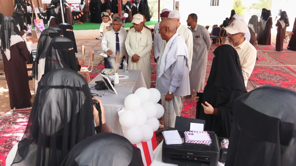 مدير عام مكتب وزاره التربيه والتعليم بوادي حضرموت والصحراء يفتتح “اليوم المفتوح” بثانوية سيئون النموذجية للبنات ويشيد بإبداعات الطالبات مدير عام مكتب وزاره التربيه والتعليم بوادي حضرموت والصحراء يفتتح “اليوم المفتوح” بثانوية سيئون النموذجية للبنات ويشيد بإبداعات الطالبات