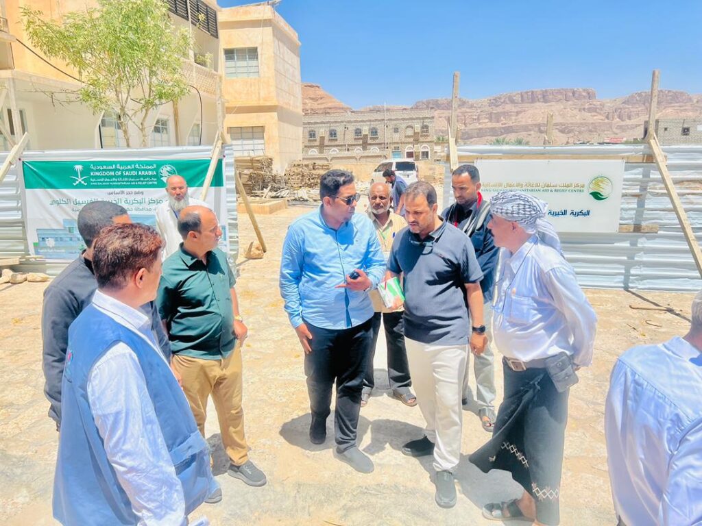 مدير عام مكتب وزارة الصحة بساحل حضرموت ومدير عام مديرية دوعن يطلعان على مستوى الخدمات الصحية بالمديرية مدير عام مكتب وزارة الصحة بساحل حضرموت ومدير عام مديرية دوعن يطلعان على مستوى الخدمات الصحية بالمديرية