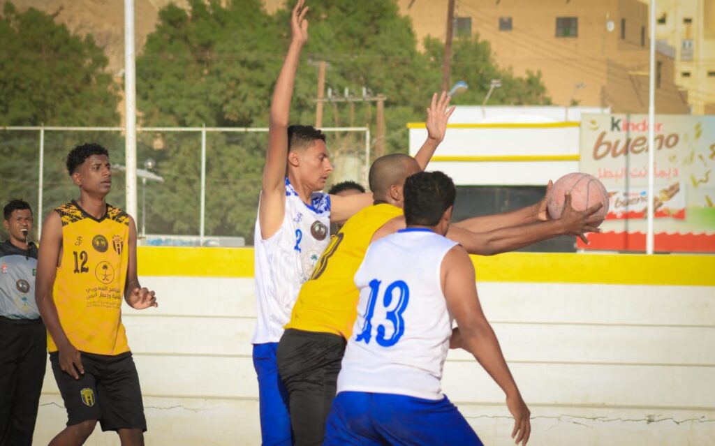 برعاية عضو المجلس القيادي الرئاسي محافظة حضرموت ووزير الشباب والرياضة ..بتمويل من البرنامج السعودي لتنمية وإعمار اليمن :اتحاد حضرموت يحجز بطاقة التأهل وهلال السويري والتعاون بالعقاد في مواجهة على بطاقة التأهل الثانية لبطولة البرنامج السعودي لكرة السلة برعاية عضو المجلس القيادي الرئاسي محافظة حضرموت ووزير الشباب والرياضة ..بتمويل من البرنامج السعودي لتنمية وإعمار اليمن :اتحاد حضرموت يحجز بطاقة التأهل وهلال السويري والتعاون بالعقاد في مواجهة على بطاقة التأهل الثانية لبطولة البرنامج السعودي لكرة السلة