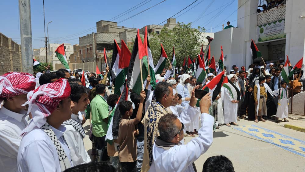 أبناء سيئون ينظمون وقفة تضامنية نصرةً للأقصى والأسرى أبناء سيئون ينظمون وقفة تضامنية نصرةً للأقصى والأسرى
