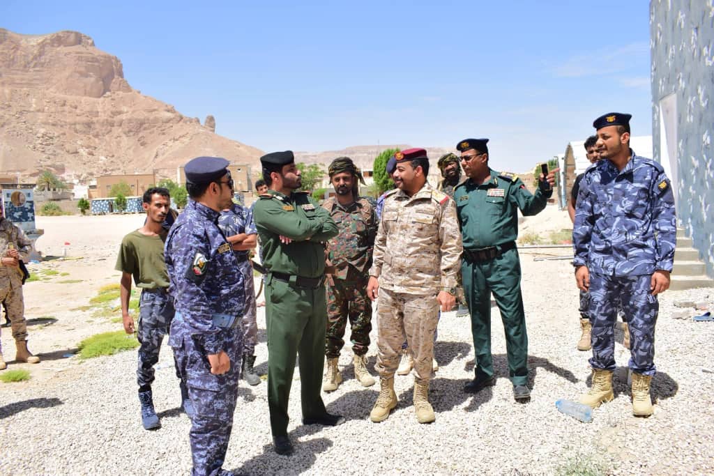 بالصور .. مدير أمن حضرموت الوادي والصحراء يتفقد جاهزية شرطة الدوريات وأمن الطرق ومعسكري القطن والسويري بالصور .. مدير أمن حضرموت الوادي والصحراء يتفقد جاهزية شرطة الدوريات وأمن الطرق ومعسكري القطن والسويري