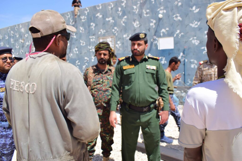 بالصور .. مدير أمن حضرموت الوادي والصحراء يتفقد جاهزية شرطة الدوريات وأمن الطرق ومعسكري القطن والسويري بالصور .. مدير أمن حضرموت الوادي والصحراء يتفقد جاهزية شرطة الدوريات وأمن الطرق ومعسكري القطن والسويري