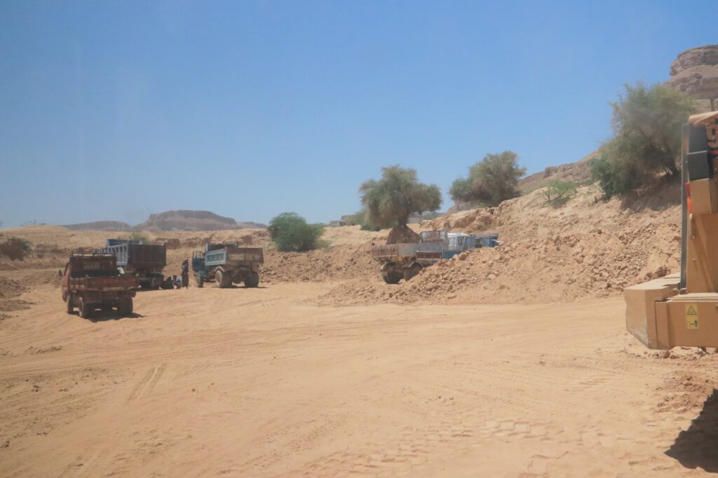 فلهوم يطّلع ميدانيًا على أضرار الجرف بوادي بن علي ويوجّه بإيقاف نقل الأتربة ويتخذ إجراءات عاجلة للمعالجة فلهوم يطّلع ميدانيًا على أضرار الجرف بوادي بن علي ويوجّه بإيقاف نقل الأتربة ويتخذ إجراءات عاجلة للمعالجة