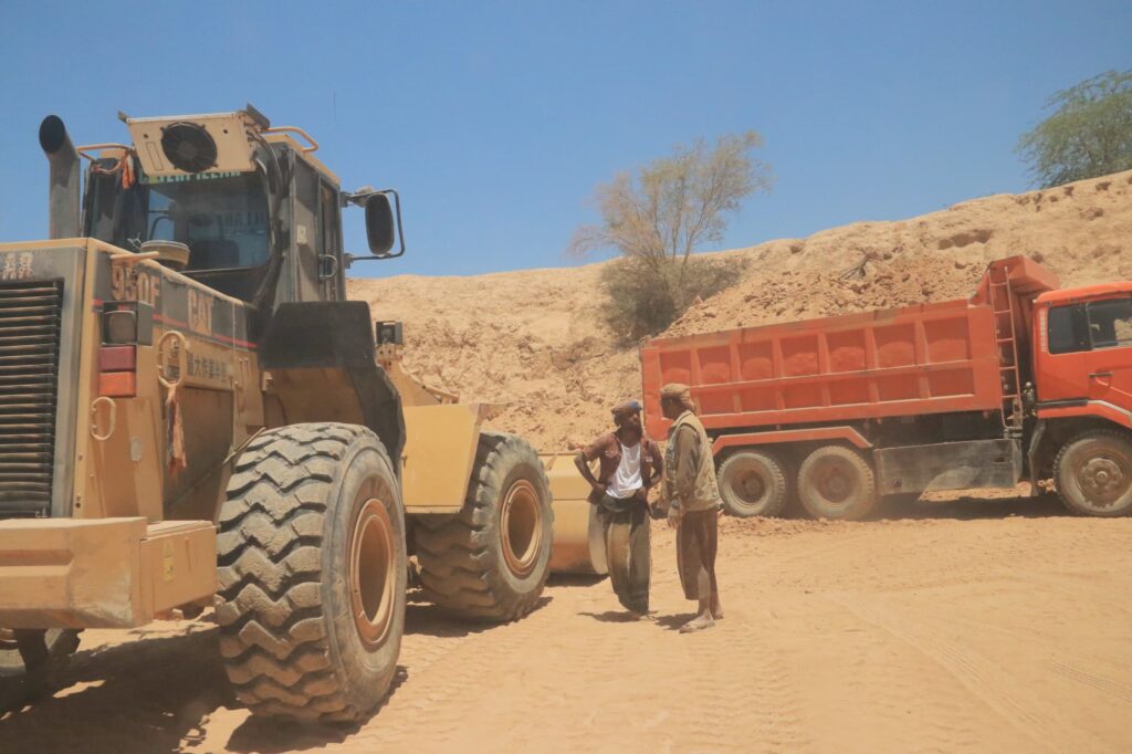 فلهوم يطّلع ميدانيًا على أضرار الجرف بوادي بن علي ويوجّه بإيقاف نقل الأتربة ويتخذ إجراءات عاجلة للمعالجة فلهوم يطّلع ميدانيًا على أضرار الجرف بوادي بن علي ويوجّه بإيقاف نقل الأتربة ويتخذ إجراءات عاجلة للمعالجة