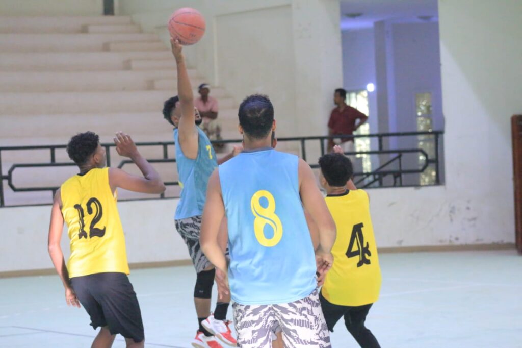 "تعاون العقاد" يحسم صدارة المجموعة الثانية في بطولة البرنامج السعودي لكرة السلة بسيئون "تعاون العقاد" يحسم صدارة المجموعة الثانية في بطولة البرنامج السعودي لكرة السلة بسيئون