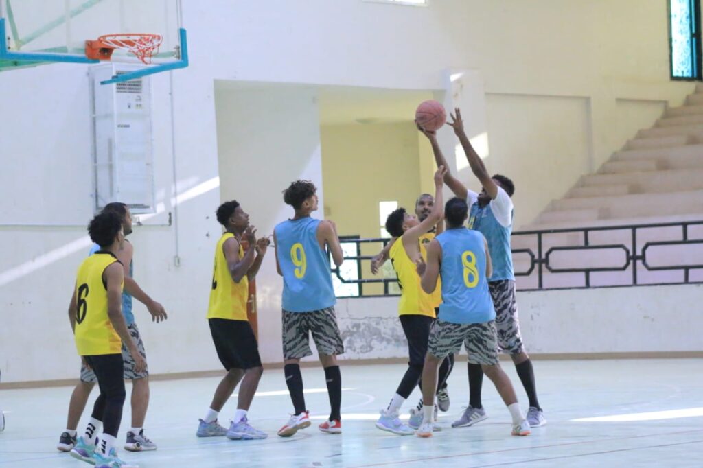 "تعاون العقاد" يحسم صدارة المجموعة الثانية في بطولة البرنامج السعودي لكرة السلة بسيئون "تعاون العقاد" يحسم صدارة المجموعة الثانية في بطولة البرنامج السعودي لكرة السلة بسيئون