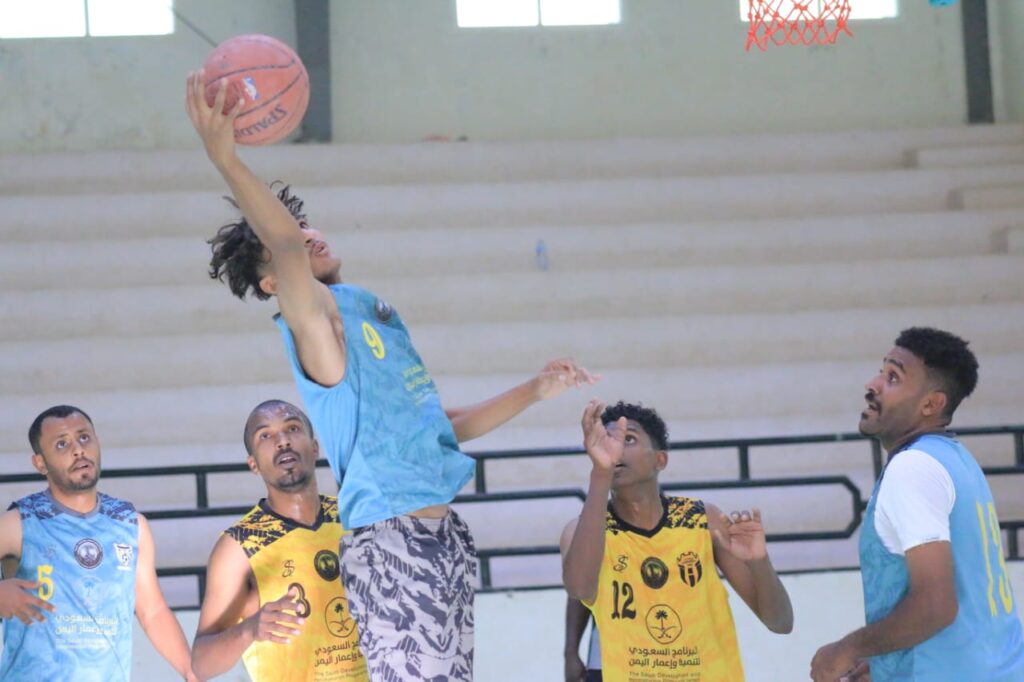 "تعاون العقاد" يحسم صدارة المجموعة الثانية في بطولة البرنامج السعودي لكرة السلة بسيئون "تعاون العقاد" يحسم صدارة المجموعة الثانية في بطولة البرنامج السعودي لكرة السلة بسيئون