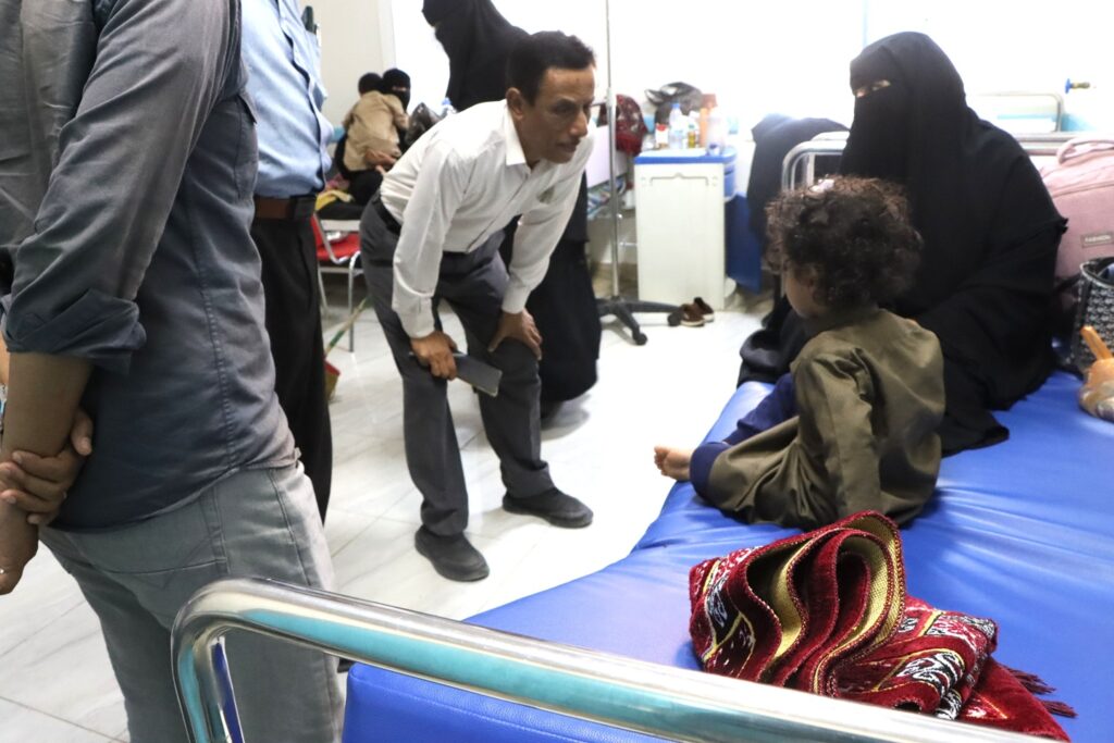 خلال زيارته لقسم الأطفال بهيئة مستشفى سيئون العام .. الدكتور العمودي يدعو مواطني حضرموت الوادي والصحراء المتخلفين والممتنعين بأخذ اللقاحات لتحصين أطفالهم من امراض الطفولة القاتلة خلال زيارته لقسم الأطفال بهيئة مستشفى سيئون العام .. الدكتور العمودي يدعو مواطني حضرموت الوادي والصحراء المتخلفين والممتنعين بأخذ اللقاحات لتحصين أطفالهم من امراض الطفولة القاتلة