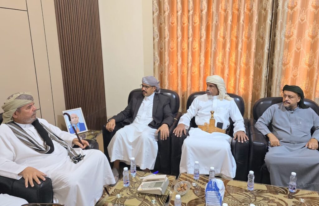 مدير عام مصلحة شؤون القبائل يلتقي المرجع القبلي والشخصية الوطنية البارزة المقدم أنور التميمي مدير عام مصلحة شؤون القبائل يلتقي المرجع القبلي والشخصية الوطنية البارزة المقدم أنور التميمي