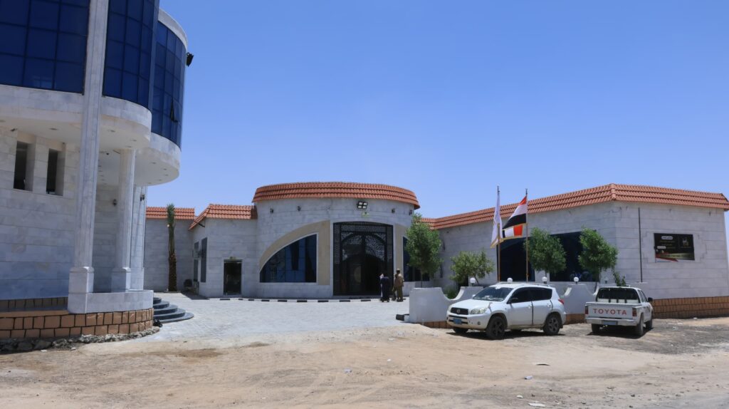 وكيل محافظة مارب يفتتح مشروع "قصر المؤتمرات" للاحتفالات والمناسبات بمدينة مارب وكيل محافظة مارب يفتتح مشروع "قصر المؤتمرات" للاحتفالات والمناسبات بمدينة مارب