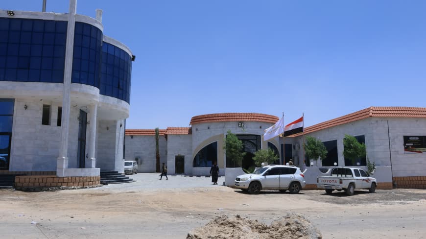 وكيل محافظة مارب يفتتح مشروع "قصر المؤتمرات" للاحتفالات والمناسبات بمدينة مارب وكيل محافظة مارب يفتتح مشروع "قصر المؤتمرات" للاحتفالات والمناسبات بمدينة مارب