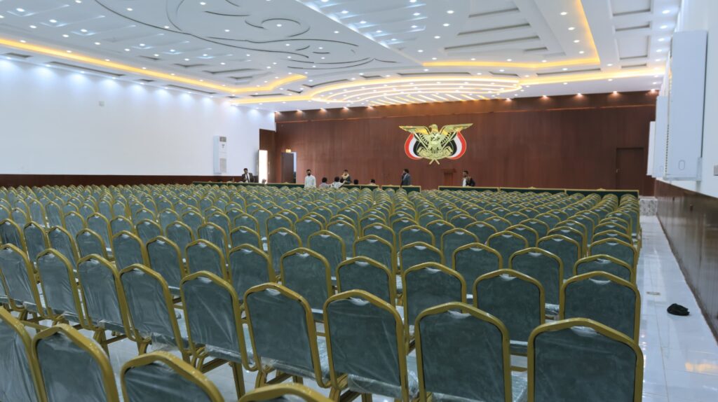 وكيل محافظة مارب يفتتح مشروع "قصر المؤتمرات" للاحتفالات والمناسبات بمدينة مارب وكيل محافظة مارب يفتتح مشروع "قصر المؤتمرات" للاحتفالات والمناسبات بمدينة مارب