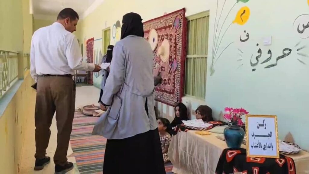 “جدتي في روضتي”.. روضة الطفل بتاربة تختتم عامها الدراسي باحتفالية مبهجة "شاهد الصور" “جدتي في روضتي”.. روضة الطفل بتاربة تختتم عامها الدراسي باحتفالية مبهجة "شاهد الصور"