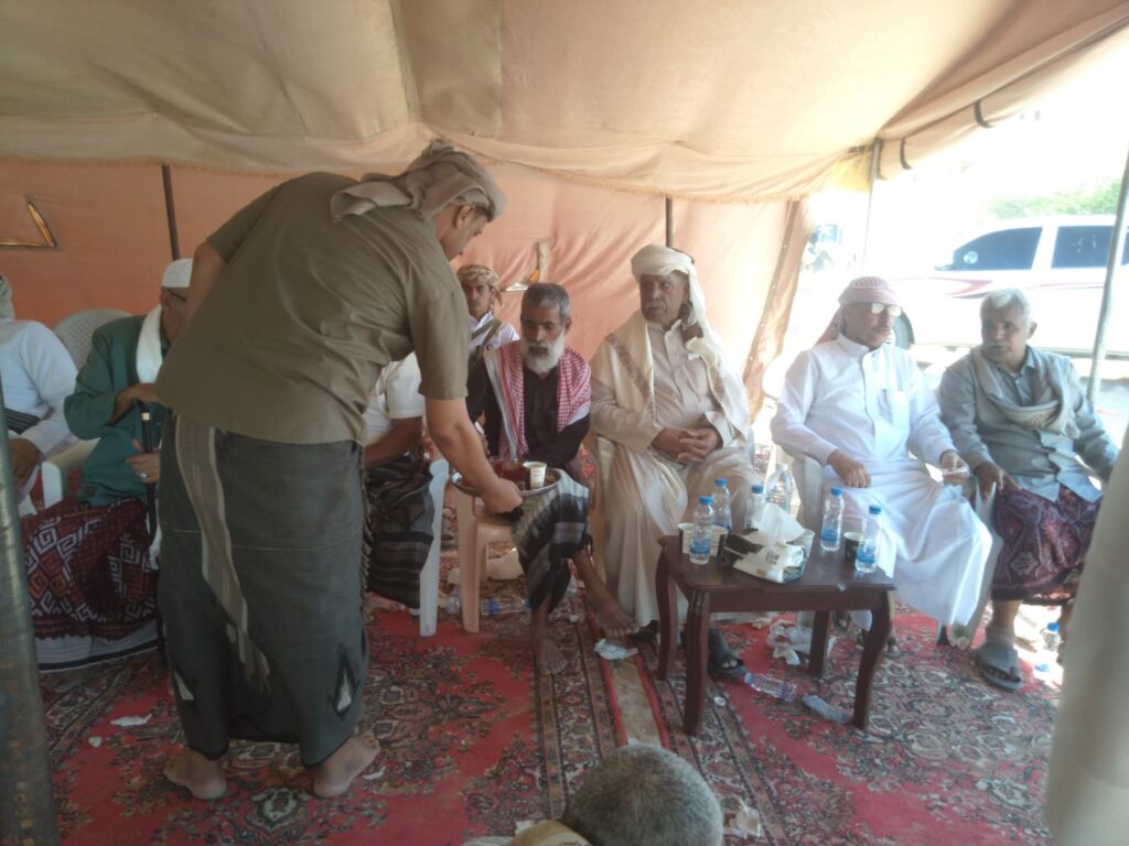 تعزية قبلية مؤثرة.. الشيخ خالد بلعيد بن مرعي لرضي يواسي آل بن ثابت في وفاة المرجعية القبلية الحكم بن ثابت النهدي تعزية قبلية مؤثرة.. الشيخ خالد بلعيد بن مرعي لرضي يواسي آل بن ثابت في وفاة المرجعية القبلية الحكم بن ثابت النهدي