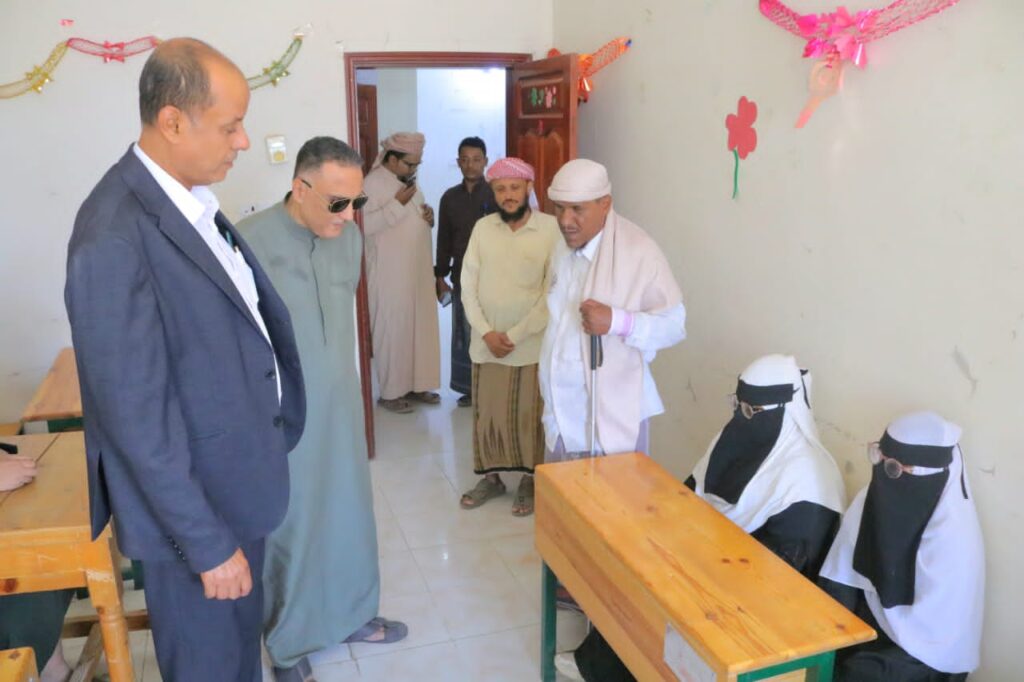 مدير عام مديرية سيئون يزور جمعية رعاية وتأهيل المكفوفين وادي حضرموت ومدرسة الضياء للمكفوفين مدير عام مديرية سيئون يزور جمعية رعاية وتأهيل المكفوفين وادي حضرموت ومدرسة الضياء للمكفوفين