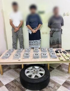 إدارة مكافحة المخـ,ـدرات في عدن تطيح بثلاثة متهمين بحوزتهم 12 كيلو حشـ,ـيش مخـ,ـدر بمنطقة بئر فضل - إدارة مكافحة المخـ,ـدرات في عدن تطيح بثلاثة متهمين بحوزتهم 12 كيلو حشـ,ـيش مخـ,ـدر بمنطقة بئر فضل -
