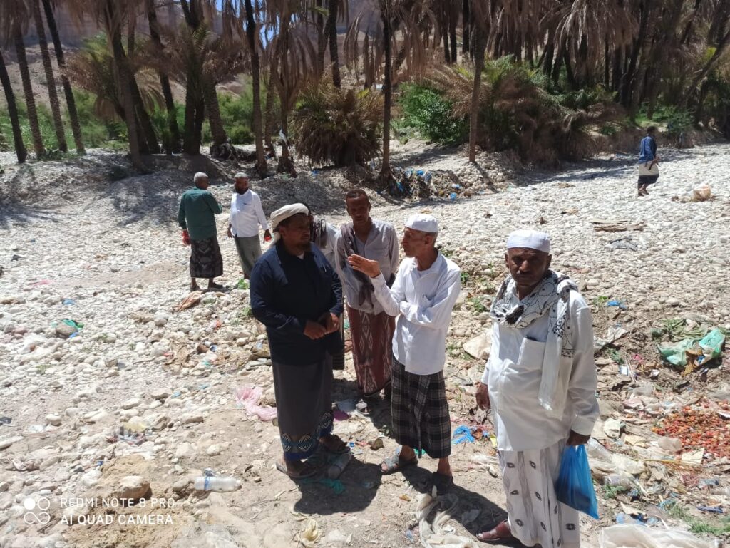 بالصور .. تنفيذ حملة إزالة المطبات والعوائق وبقايا البناء من الطريق الأسفلتي العام بدوعن بإشراف مباشر من السلطة المحلية بالصور .. تنفيذ حملة إزالة المطبات والعوائق وبقايا البناء من الطريق الأسفلتي العام بدوعن بإشراف مباشر من السلطة المحلية