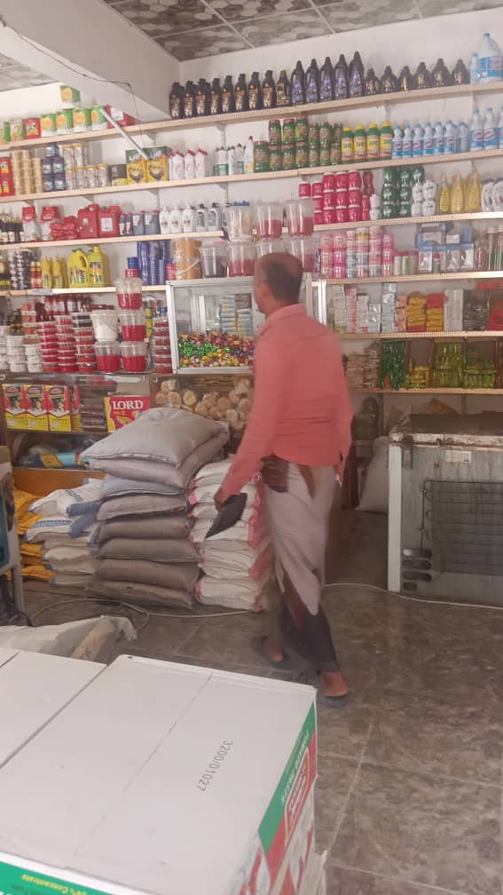 بالصور ... حملة ميدانية لمكتب الصناعة والتجارة بدوعن لإشهار الأسعار والتقيد بالأنظمة بالصور ... حملة ميدانية لمكتب الصناعة والتجارة بدوعن لإشهار الأسعار والتقيد بالأنظمة