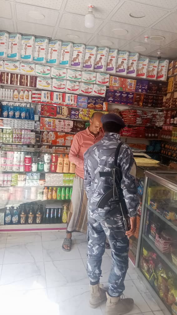 بالصور ... حملة ميدانية لمكتب الصناعة والتجارة بدوعن لإشهار الأسعار والتقيد بالأنظمة بالصور ... حملة ميدانية لمكتب الصناعة والتجارة بدوعن لإشهار الأسعار والتقيد بالأنظمة