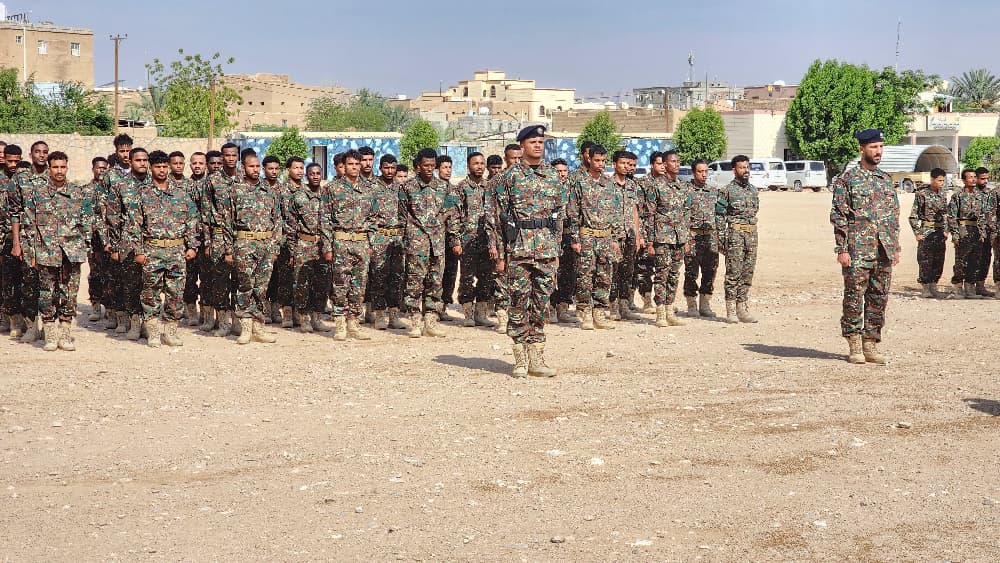 بالصور .. تدشين دمج قوات النخبة الحضرمية ولواء الدعم الأمني في الأجهزة الأمنية بوادي وصحراء حضرموت - بالصور .. تدشين دمج قوات النخبة الحضرمية ولواء الدعم الأمني في الأجهزة الأمنية بوادي وصحراء حضرموت -