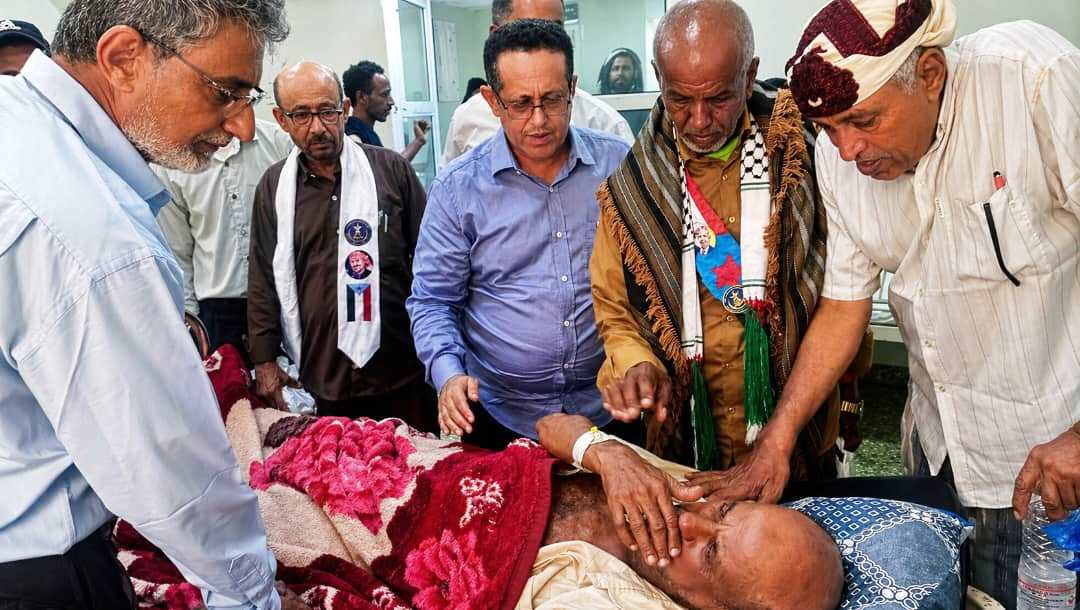الحالمي يطمئن على صحة المناضل نجيب حمدون في مستشفى ابن خلدون بلحج - الحالمي يطمئن على صحة المناضل نجيب حمدون في مستشفى ابن خلدون بلحج -