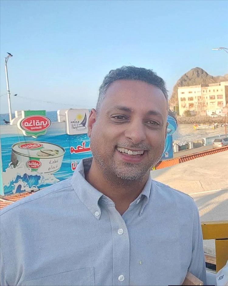عاجل : العثور على جثة مسؤول حكومي عقب ساعات من اختطافه بعدن عاجل : العثور على جثة مسؤول حكومي عقب ساعات من اختطافه بعدن