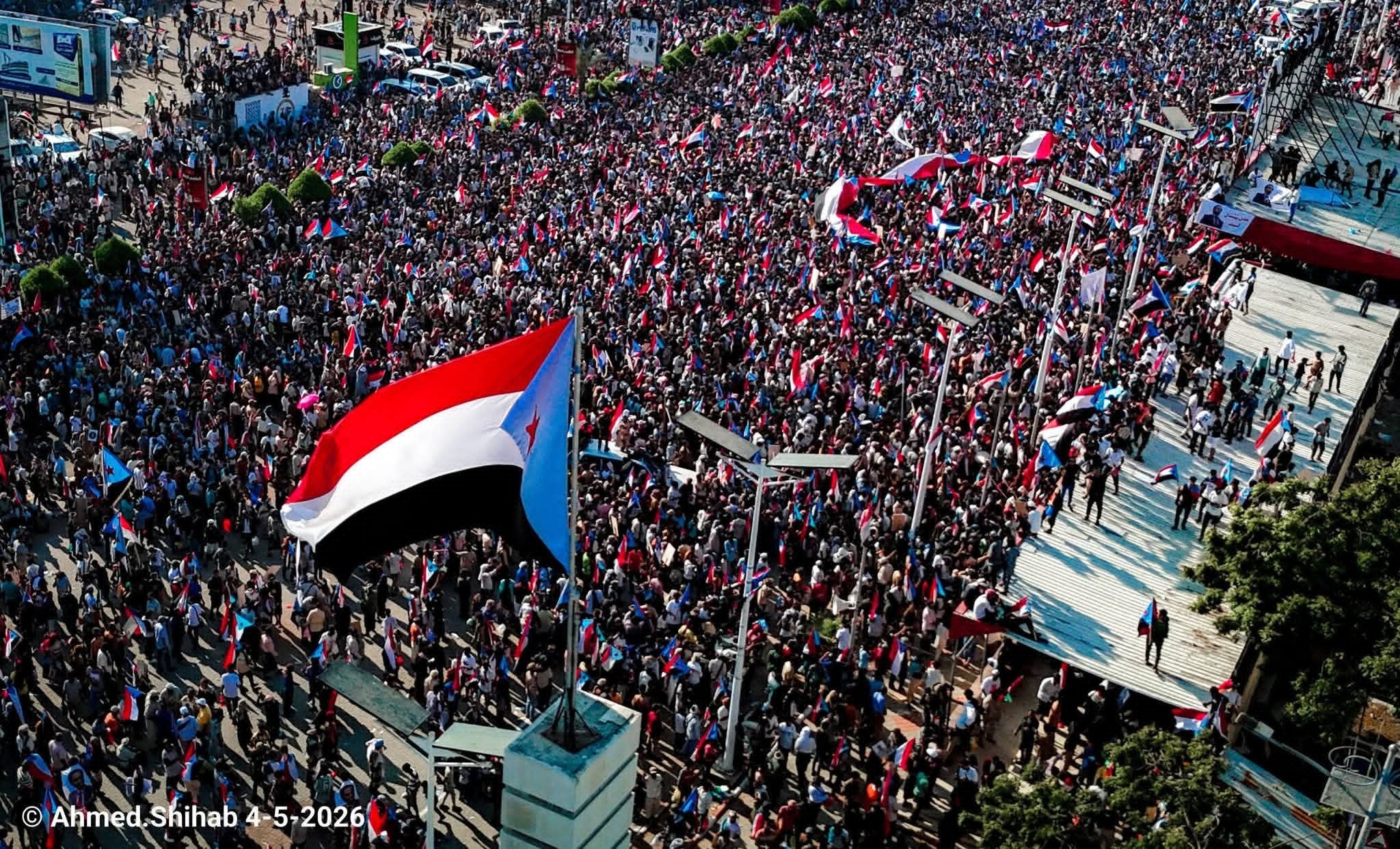 الحالمي أمام الحشود المليونية في عدن: الجنوب باقٍ بإرادة أبنائه ولن يتراجع عن استعادة دولته كاملة السيادة الحالمي أمام الحشود المليونية في عدن: الجنوب باقٍ بإرادة أبنائه ولن يتراجع عن استعادة دولته كاملة السيادة
