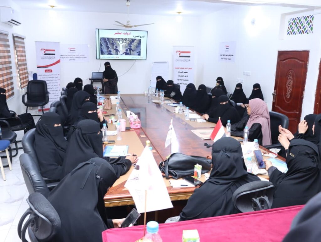 دائرة المرأة بالمجلس الأعلى للمقاومة الشعبية تختتم برنامج تدريب القيادات النسائية في مأرب دائرة المرأة بالمجلس الأعلى للمقاومة الشعبية تختتم برنامج تدريب القيادات النسائية في مأرب