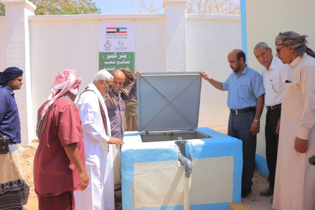 تدشين مشروع بئر مياه بمدرسة مدرم بحويلة… خطوة تنموية تنبض بالحياة وتعزز استقرار العملية التعليمية والبيئة المحيطة. تدشين مشروع بئر مياه بمدرسة مدرم بحويلة… خطوة تنموية تنبض بالحياة وتعزز استقرار العملية التعليمية والبيئة المحيطة.