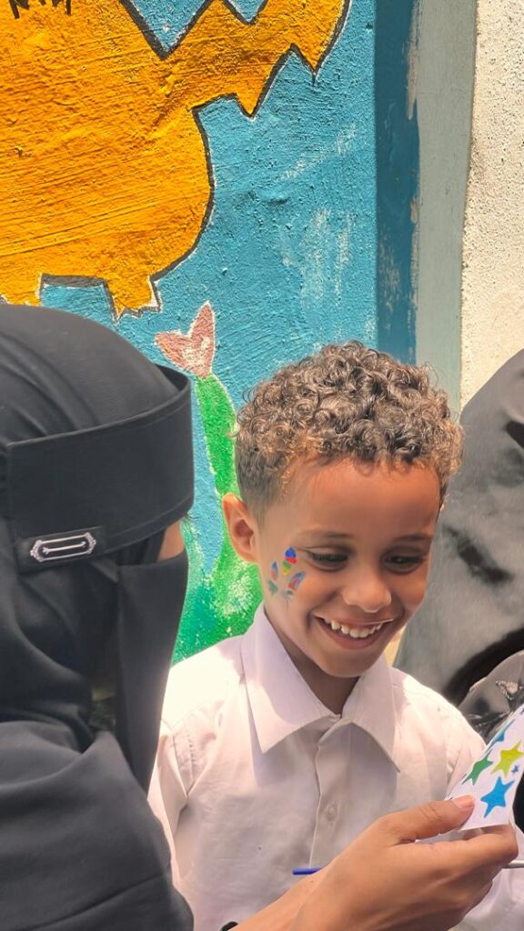 طلاب اللغة الإنجليزية بجامعة حضرموت ينظمون زيارة إنسانية إلى مركز مكن لذوي الاحتياجات الخاصة طلاب اللغة الإنجليزية بجامعة حضرموت ينظمون زيارة إنسانية إلى مركز مكن لذوي الاحتياجات الخاصة