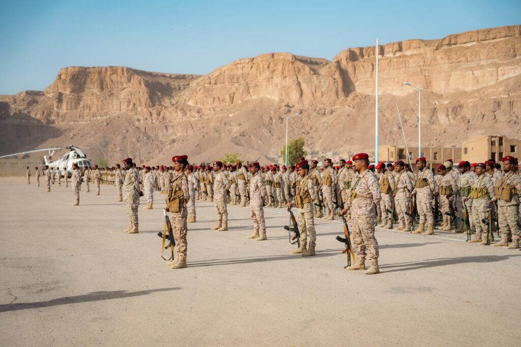 بالصور.. الخنبشي يشهد استعراضا عسكريا وأمنيا لقوات المنطقة الأولى ودرع الوطن والأجهزة الأمنية ويؤكد أن الأمن أساس التنمية بحضرموت بالصور.. الخنبشي يشهد استعراضا عسكريا وأمنيا لقوات المنطقة الأولى ودرع الوطن والأجهزة الأمنية ويؤكد أن الأمن أساس التنمية بحضرموت