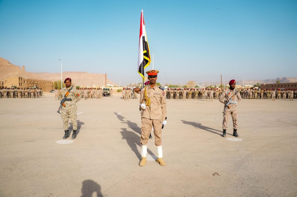 بالصور.. الخنبشي يشهد استعراضا عسكريا وأمنيا لقوات المنطقة الأولى ودرع الوطن والأجهزة الأمنية ويؤكد أن الأمن أساس التنمية بحضرموت بالصور.. الخنبشي يشهد استعراضا عسكريا وأمنيا لقوات المنطقة الأولى ودرع الوطن والأجهزة الأمنية ويؤكد أن الأمن أساس التنمية بحضرموت