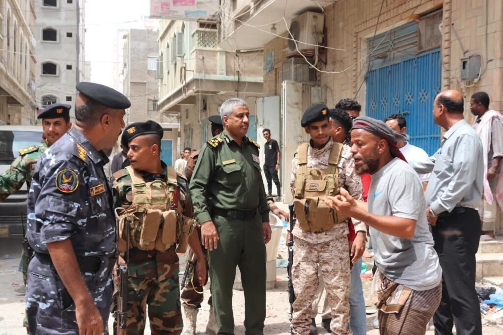 العميد الجابري يقودحملة أمنية مفاجئة لإزالة أسواق القات من الأحياء السكنية بالمكلا. "شاهد الصور" العميد الجابري يقودحملة أمنية مفاجئة لإزالة أسواق القات من الأحياء السكنية بالمكلا. "شاهد الصور"