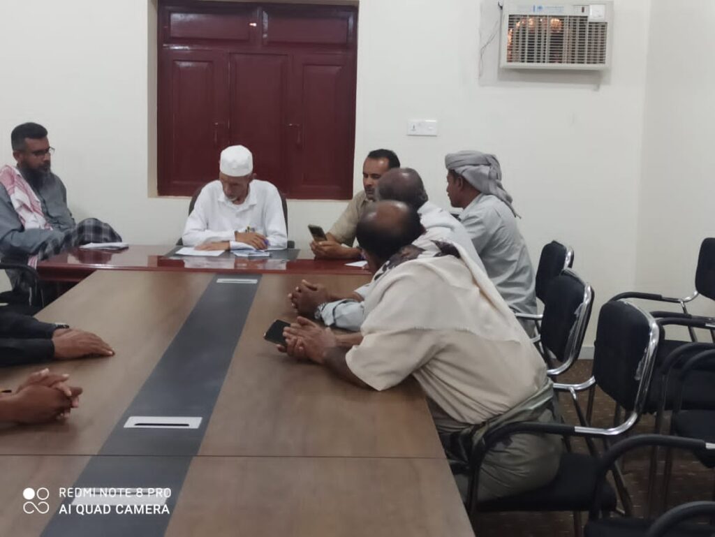 مدير عام دوعن يلتقي مالكي محطات الوقود مدير عام دوعن يلتقي مالكي محطات الوقود