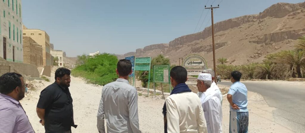 وفد هندسي من أشغال ساحل حضرموت يتفقد أضرار السيول ومشاريع الطرق بمديرية دوعن وفد هندسي من أشغال ساحل حضرموت يتفقد أضرار السيول ومشاريع الطرق بمديرية دوعن