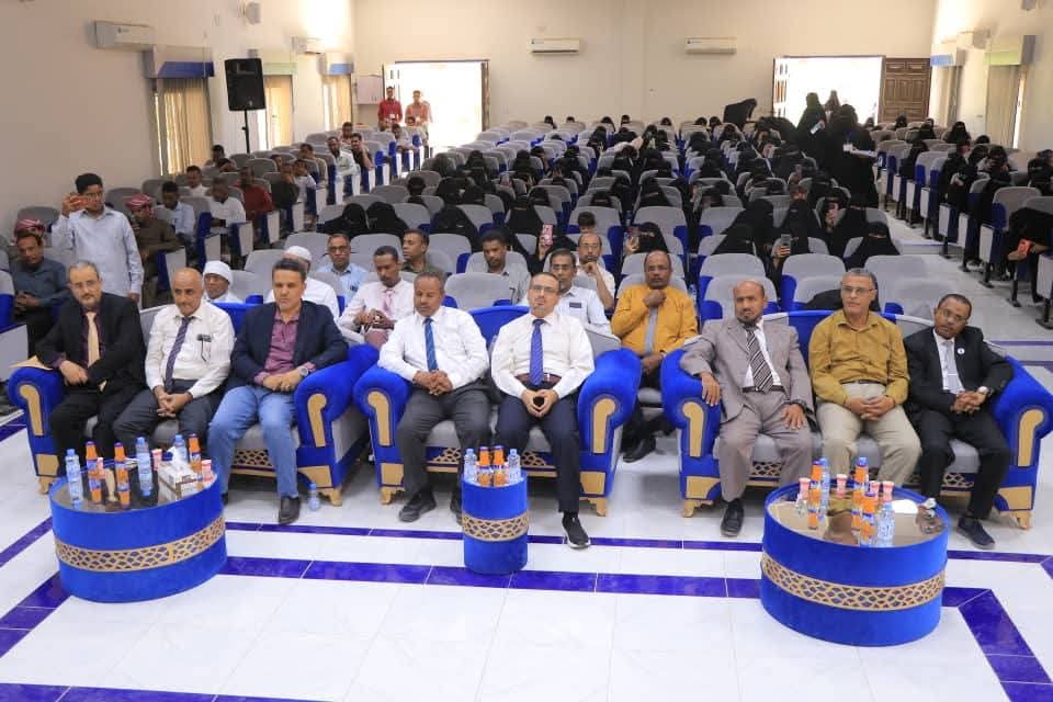 كلية التربية بجامعة سيئون تحتفي بأوائل الطلبة والمبدعين في برامج الدكتوراه والماجستير والبكالوريوس للعام الجامعي 2026/2025م كلية التربية بجامعة سيئون تحتفي بأوائل الطلبة والمبدعين في برامج الدكتوراه والماجستير والبكالوريوس للعام الجامعي 2026/2025م