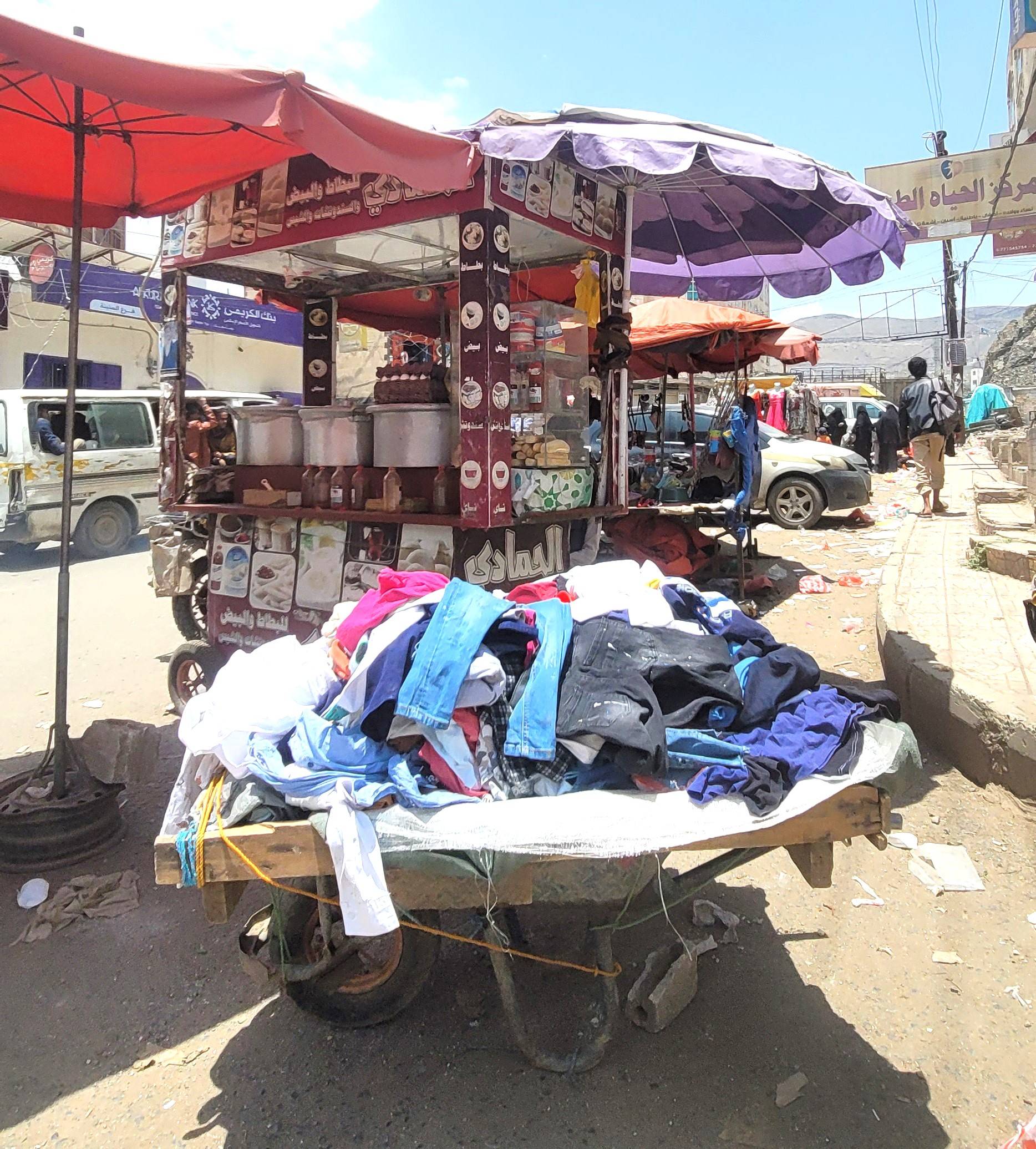 أزمات المعيشة تُطفئ فرحة العيد بمناطق سيطرة الحوثيين - أزمات المعيشة تُطفئ فرحة العيد بمناطق سيطرة الحوثيين -