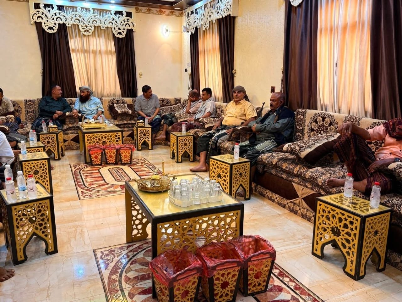 في لقاءٍ جسّد وحدة السلاح ورفقة الميدان.. قيادات عسكرية بارزة تلتقي قائد المنطقة العسكرية الرابعة اللواء حمدي شكري لترتيب الصفوف وتكامل الجهود القتالية - في لقاءٍ جسّد وحدة السلاح ورفقة الميدان.. قيادات عسكرية بارزة تلتقي قائد المنطقة العسكرية الرابعة اللواء حمدي شكري لترتيب الصفوف وتكامل الجهود القتالية -