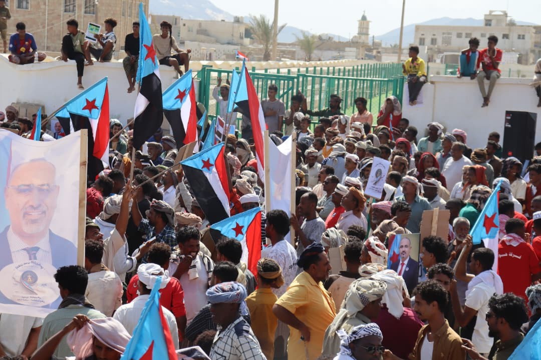 بالصور .. سقطرى تحيي الذكرى التاسعة لإعلان عدن بفعالية جماهيرية حاشدة لتجديد التفويض الشعبي - بالصور .. سقطرى تحيي الذكرى التاسعة لإعلان عدن بفعالية جماهيرية حاشدة لتجديد التفويض الشعبي -