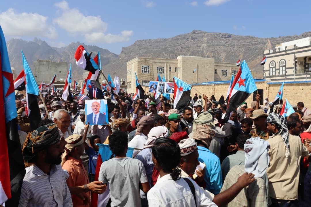 بالصور .. سقطرى تحيي الذكرى التاسعة لإعلان عدن بفعالية جماهيرية حاشدة لتجديد التفويض الشعبي - بالصور .. سقطرى تحيي الذكرى التاسعة لإعلان عدن بفعالية جماهيرية حاشدة لتجديد التفويض الشعبي -