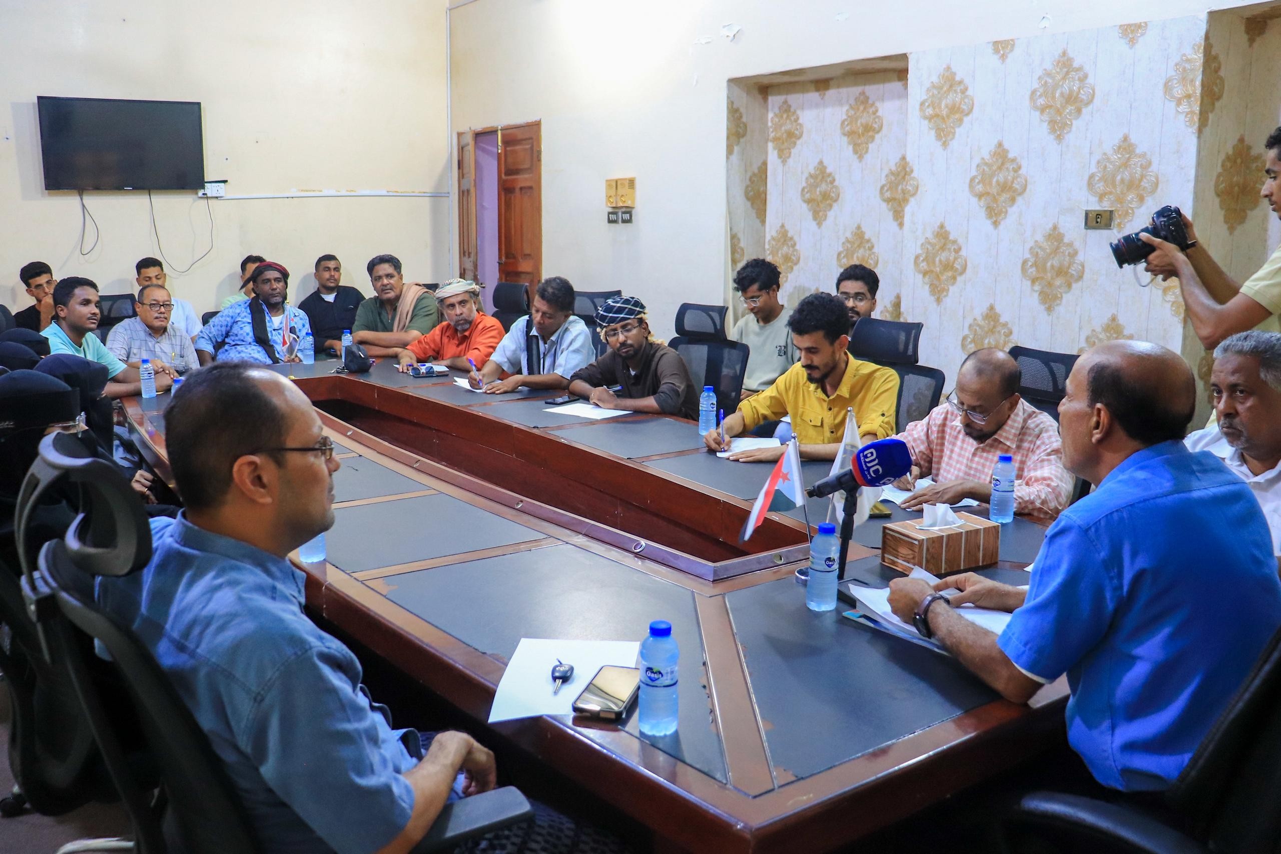 منسقية الانتقالي بجامعة حضرموت تعقد لقاءً موسعًا لرؤساء الهيئات التنفيذية بالكليات منسقية الانتقالي بجامعة حضرموت تعقد لقاءً موسعًا لرؤساء الهيئات التنفيذية بالكليات