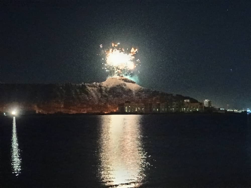 عقب كلمة للرئيس الزُبيدي .. الألعاب النارية تضيء سماء العاصمة عدن احتفاءً بالذكرى التاسعة لإعلان عدن التاريخي عقب كلمة للرئيس الزُبيدي .. الألعاب النارية تضيء سماء العاصمة عدن احتفاءً بالذكرى التاسعة لإعلان عدن التاريخي