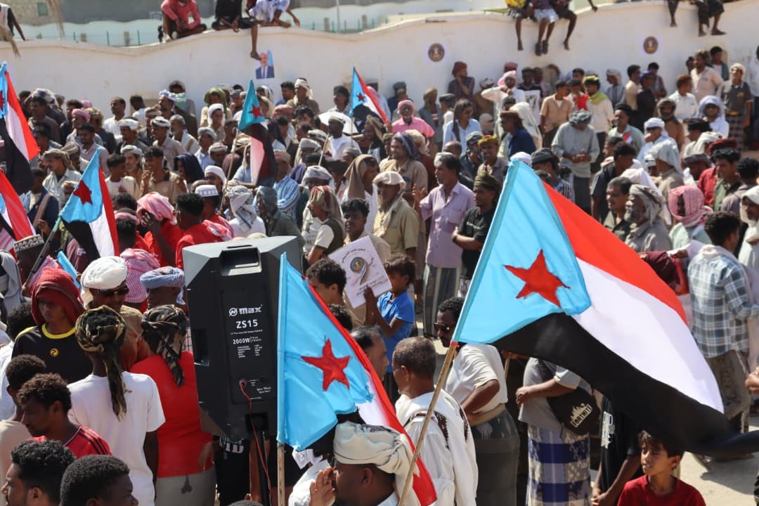 سقطرى تحيي الذكرى التاسعة لإعلان عدن بفعالية جماهيرية حاشدة لتجديد التفويض للرئيس الزُبيدي سقطرى تحيي الذكرى التاسعة لإعلان عدن بفعالية جماهيرية حاشدة لتجديد التفويض للرئيس الزُبيدي