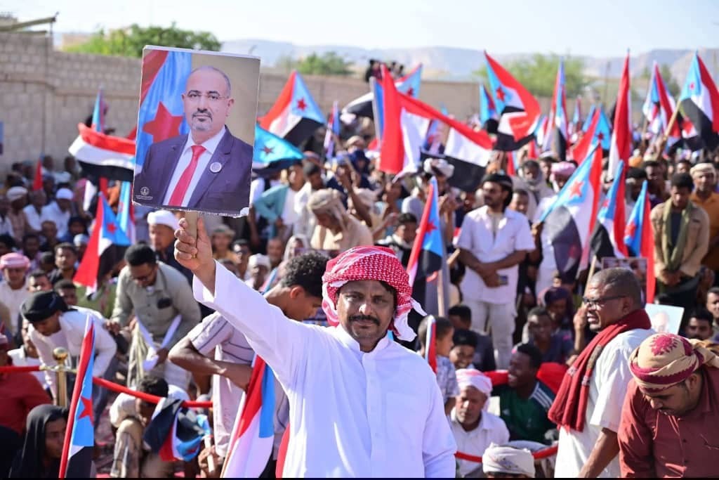 مليونية سيئون تجدد التفويض للرئيس الزُبيدي وتؤكد تمسك أبناء حضرموت بالمشروع الوطني الجنوبي مليونية سيئون تجدد التفويض للرئيس الزُبيدي وتؤكد تمسك أبناء حضرموت بالمشروع الوطني الجنوبي