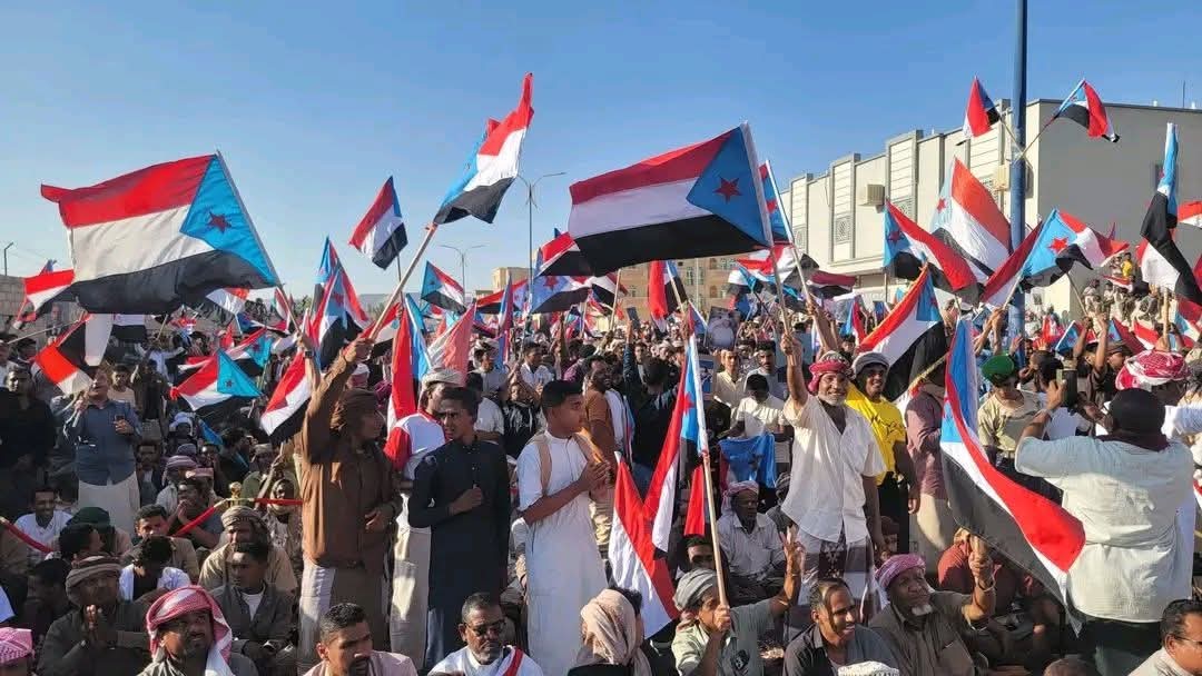 مليونية سيئون تجدد التفويض للرئيس الزُبيدي وتؤكد تمسك أبناء حضرموت بالمشروع الوطني الجنوبي مليونية سيئون تجدد التفويض للرئيس الزُبيدي وتؤكد تمسك أبناء حضرموت بالمشروع الوطني الجنوبي
