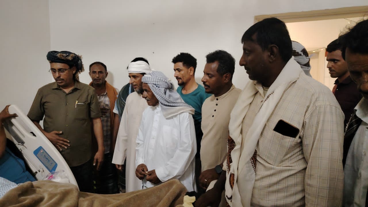 رئيس تنفيذية انتقالي سقطرى يزور الشيخ سليف عباس في مستشفى خليفة بن زايد رئيس تنفيذية انتقالي سقطرى يزور الشيخ سليف عباس في مستشفى خليفة بن زايد