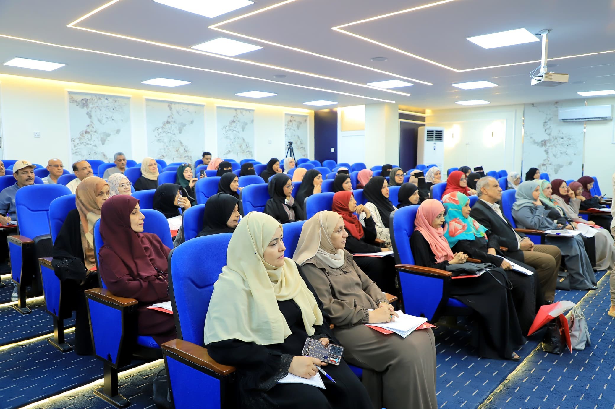 هيئة المرأة والطفل تنظم ندوة بعنوان “المرأة الجنوبية.. صوت القضية وريشة الوعي” تزامناً مع ذكرى فك الارتباط هيئة المرأة والطفل تنظم ندوة بعنوان “المرأة الجنوبية.. صوت القضية وريشة الوعي” تزامناً مع ذكرى فك الارتباط