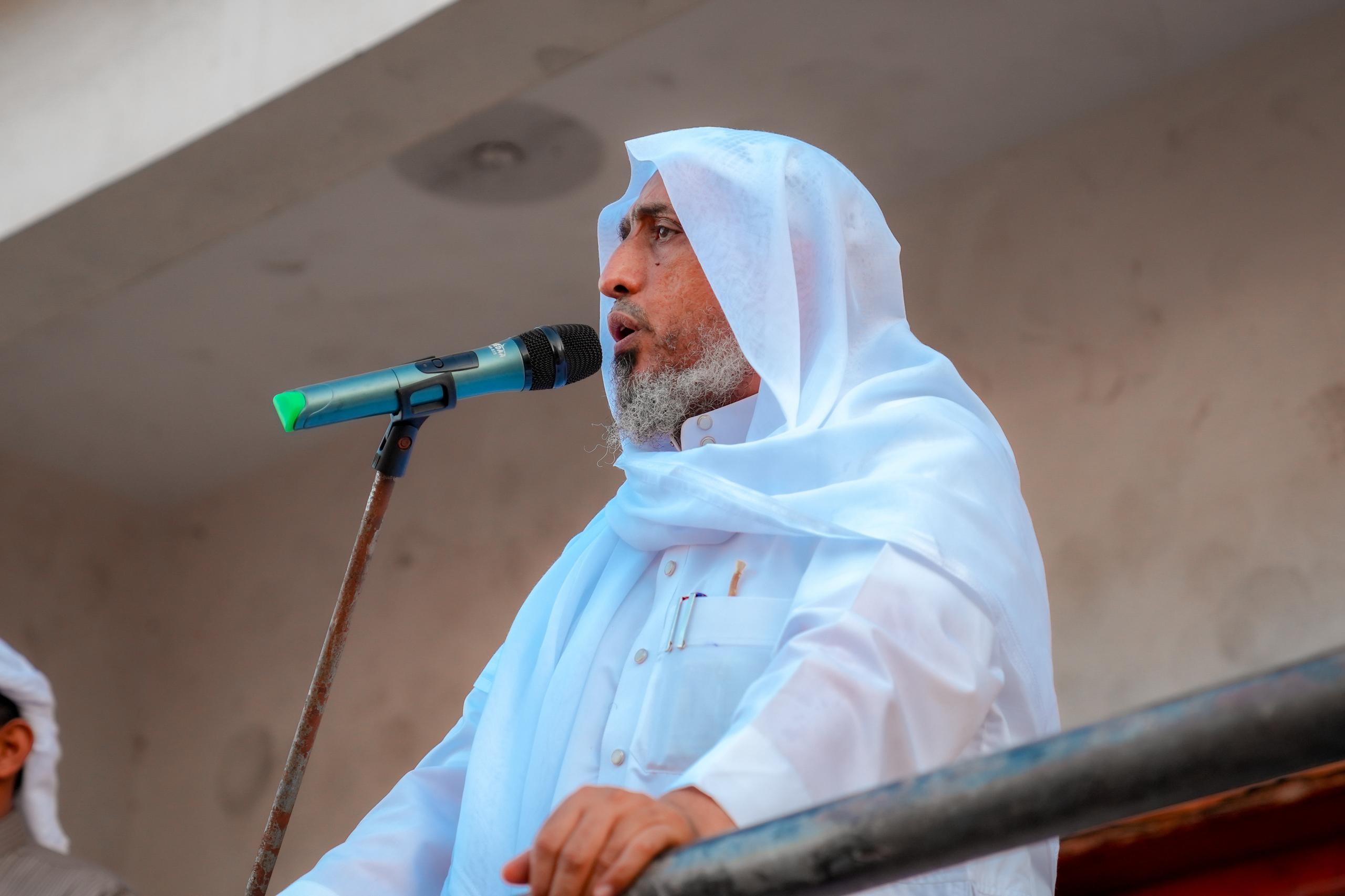 الحالمي يؤدي صلاة عيد الأضحى مع جموع المصلين في المعلا ويتبادل التهاني مع المواطنين الحالمي يؤدي صلاة عيد الأضحى مع جموع المصلين في المعلا ويتبادل التهاني مع المواطنين
