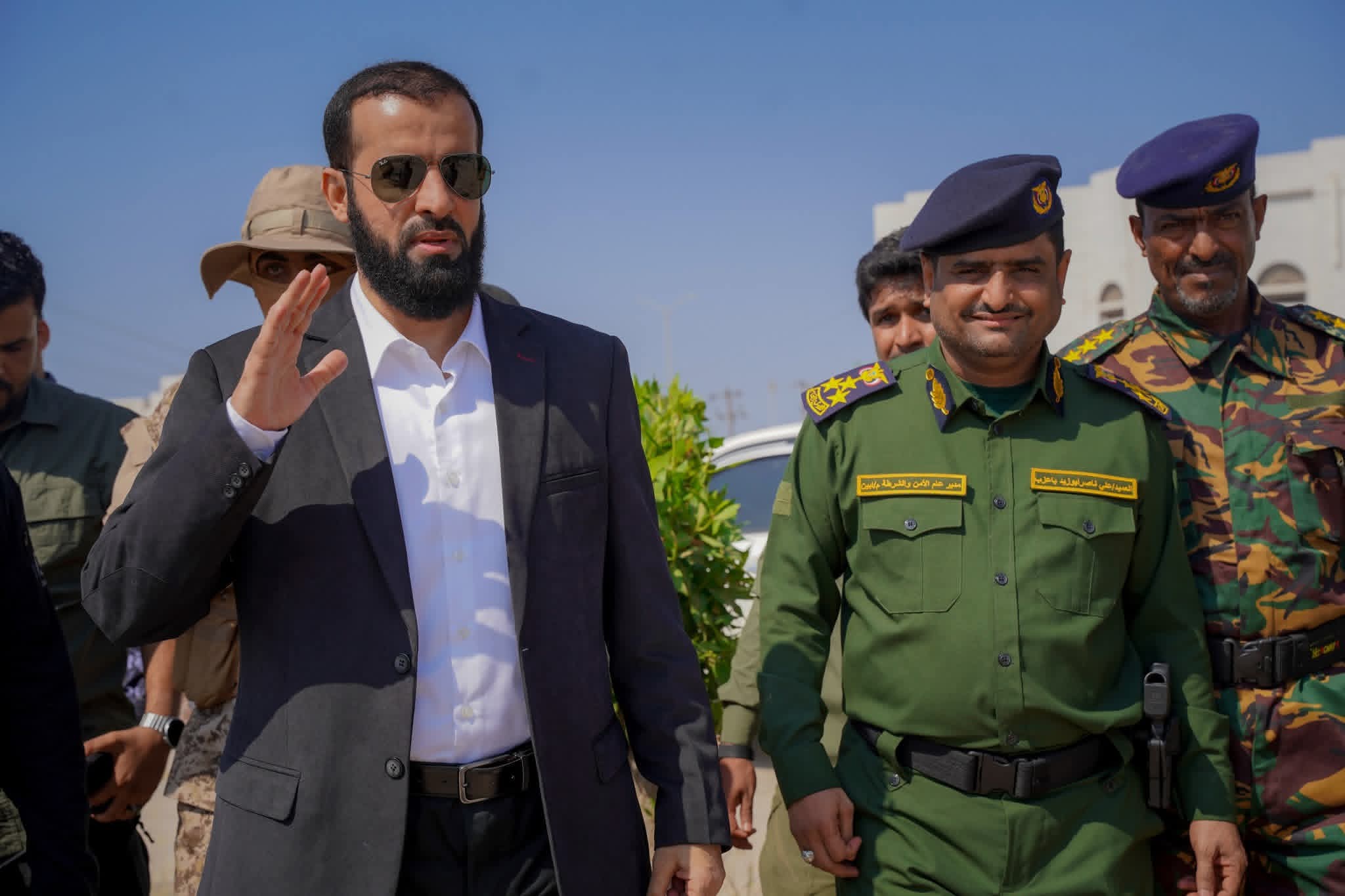 محافظ أبين يتفقد النقاط الأمنية ويؤكد على الانضباط ويثمّن جاهزية الأجهزة الأمنية محافظ أبين يتفقد النقاط الأمنية ويؤكد على الانضباط ويثمّن جاهزية الأجهزة الأمنية