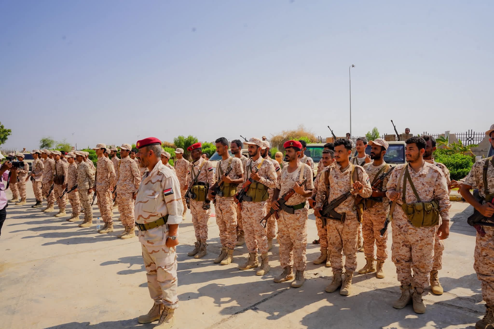 محافظ أبين يتفقد النقاط الأمنية ويؤكد على الانضباط ويثمّن جاهزية الأجهزة الأمنية محافظ أبين يتفقد النقاط الأمنية ويؤكد على الانضباط ويثمّن جاهزية الأجهزة الأمنية